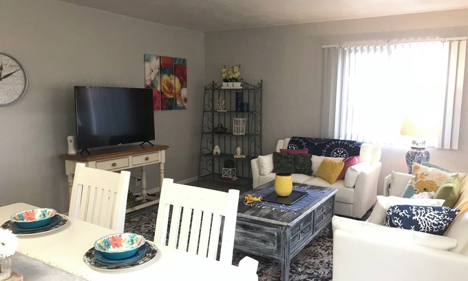 West Valley City Casa | Close to Downtown. 5 min to Airport. Large 1 Bedroom private condo
