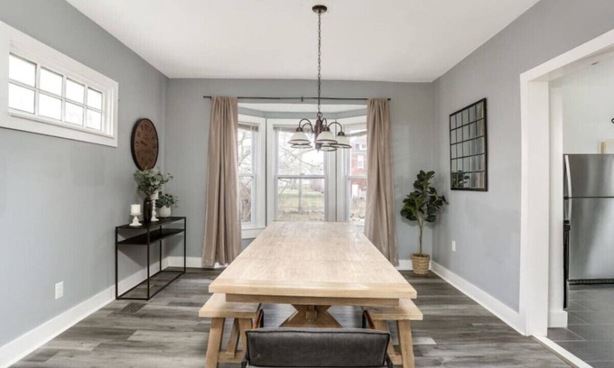 Detroit Casa | Close to Downtown and Midtown - Sleeps 12
