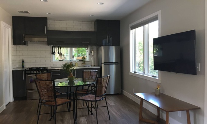 Clarksville Apartamento | Cerca del centro y UT! Hermoso apartamento tipo estudio nuevo