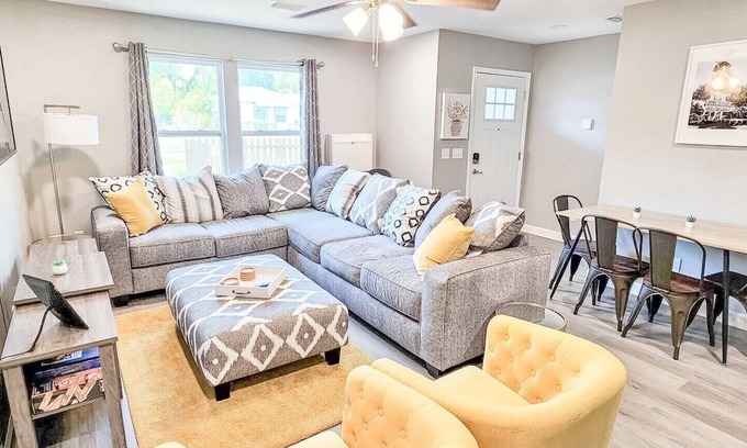 South Pensacola Casa | Close to Downtown/Beaches/NAS - Fire-pit - Newer