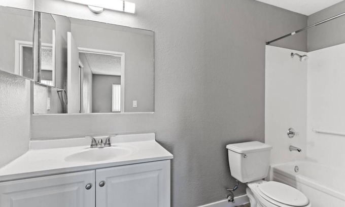 Sunrise Manor Apartamento | CLOSE TO DOWNTOWN & EASY ACCESS TO THE FREEWAY, STOP BY TODAY & ENJOY YOUR STAY.