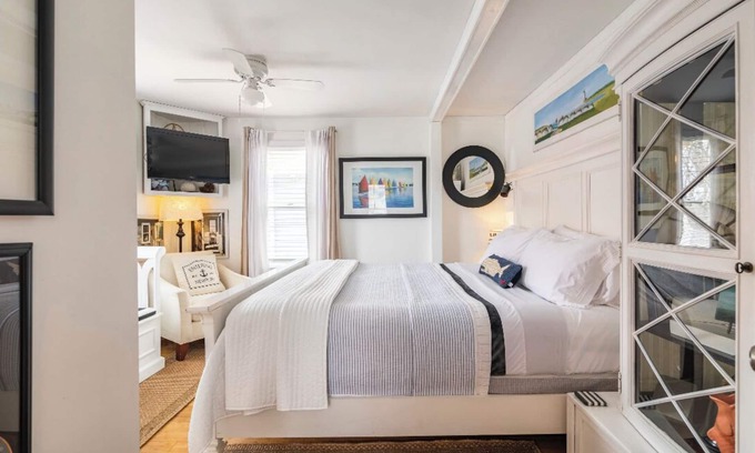 Off Broadway Casa | RETIRO JUNTO AL MAR Camina hasta el estacionamiento en la calle fuera de la ciudad: baño y suite privados