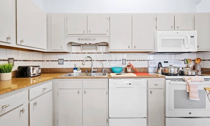 Summerville Casa | Close to Everything, No Stairs, One Level Living!