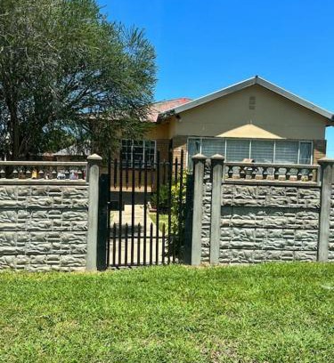 Ladysmith Casa | Close to everything yet Private!