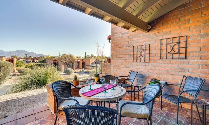 Desert Casitas Casa | Close to Golf: Mtn-View Townhome in Green Valley