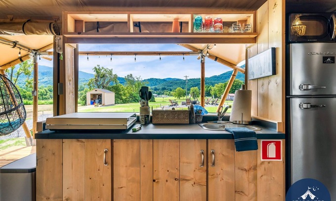 Wears Valley Alquiler De RV | Close to GSMNP|Heat|AC|WiFi conveniently located next to restaurants & shops
