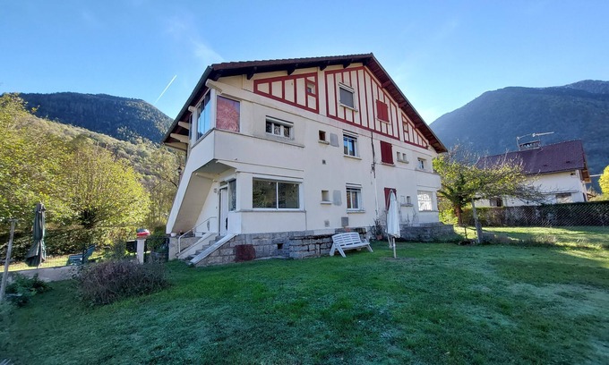 Vicdessos Apartamento | Close to hiking and skiing quiet and beautiful garden