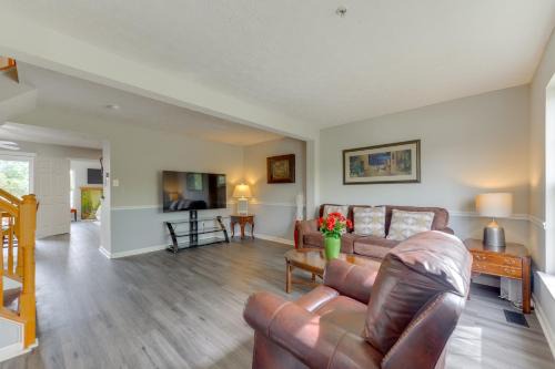 Rossville Casa | Close to Hospital and White Marsh! Rosedale Townhome