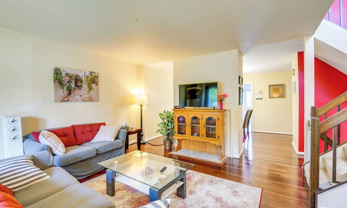 Herndon Casa | Close to Hospital & Dulles: Herndon Townhome
