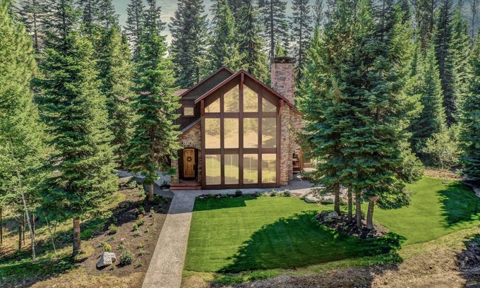 McCall Cabina | Close to Lake, Arcades, Firepit, Hot Tub