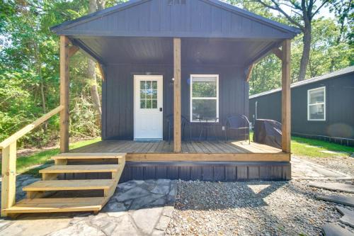 Grove Casa | Close to Lake Grove Cabin with Shared Fire Pit!