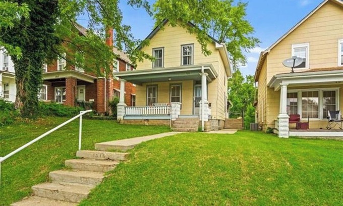 Atchison Casa | Close to MGP, 3br 1.5 bath King, Queen, 2 twins
