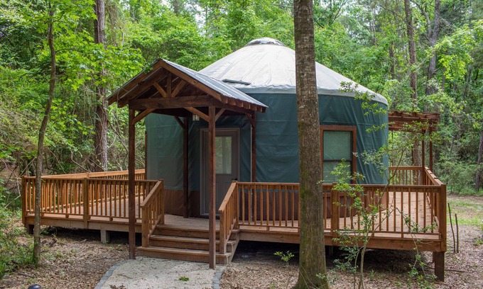 Livingston Cabina | Close to nature, but with all the modern amenities, Two Creeks Crossing Resort