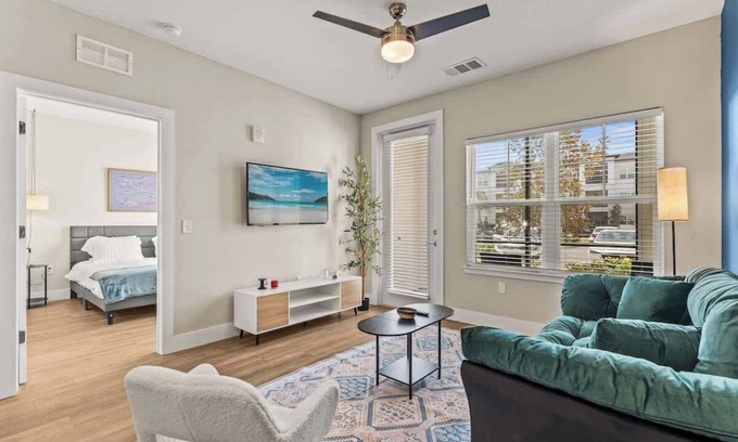 Southeast Orlando Apartamento | Close to Parks King apt | Pool | Gym |Pets allowed