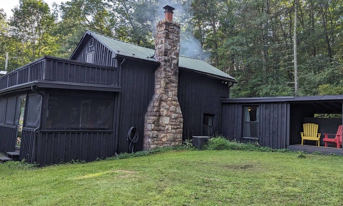 Petersburg Cabina | Close to Penn State & Whipple's Dam - Pet Friendly!