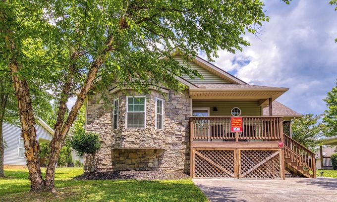 Pigeon Forge Chalet De Esquí | Close to Pigeon Forge and Dollywood One Story 2 bedroom dog Friendly