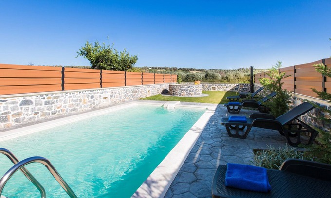 Houdetsi Villa | Cerca de la playa de arena y servicios