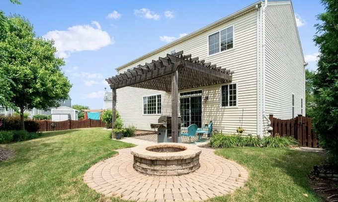 Joliet Casa | Close to Silver Cross Hospital