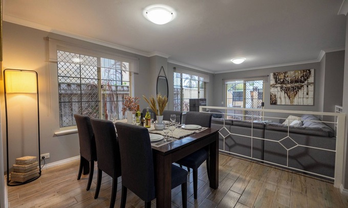 South Perth Casa | Close to South Perth Foreshore, Casino & Optus Stadium - Perfect Perth Getaway!