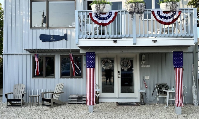 Barnegat Light Casa | Close to the Bay and Beach! 5 BDR in the heart of Barnegat Light