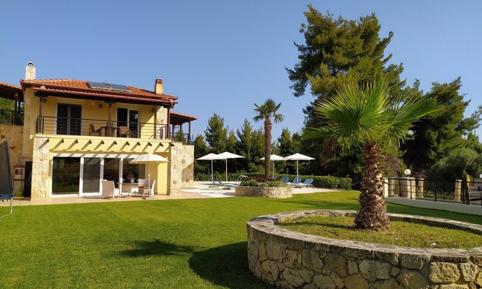 Paliouri Casa | Cerca de la playa, vistas al mar, piscina privada, bicicletas eléctricas, zona tranquila