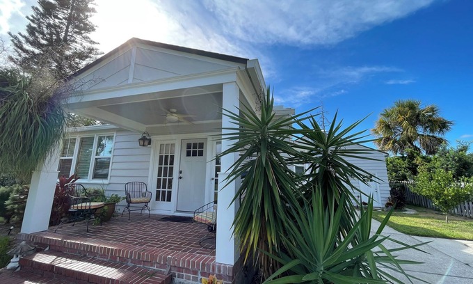 St. Augustine Cabaña | Close to the Beach and Downtown! Nestled near the Bridge of Lions.