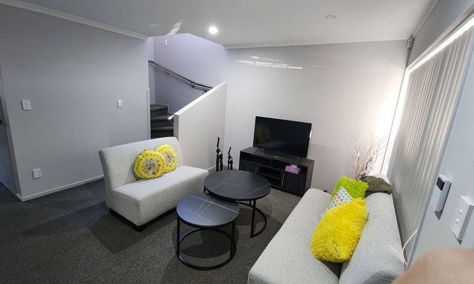 Mount Eden Casa | Close to the City and Airport. 3km from Eden Park.