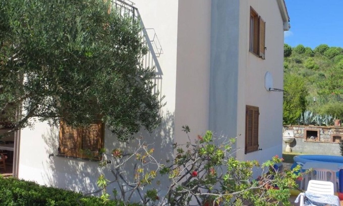 Marina di Maratea Apartamento | Close to the most convenient and breezy beach in Maratea, with garden and terrace.