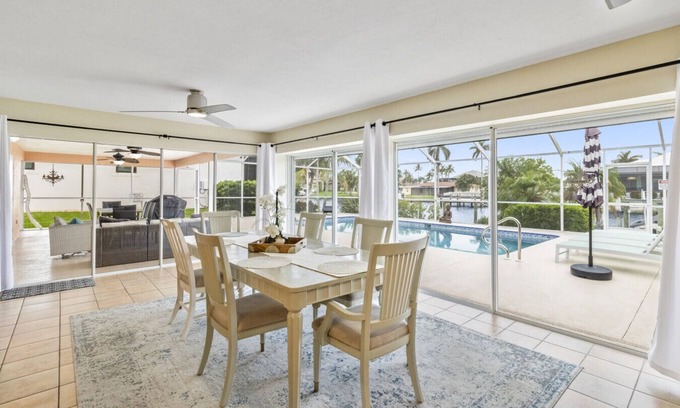 Yacht Club Villa | Ahora disponible - 4 habitaciones, 3 baños, piscina, cerca del r��o