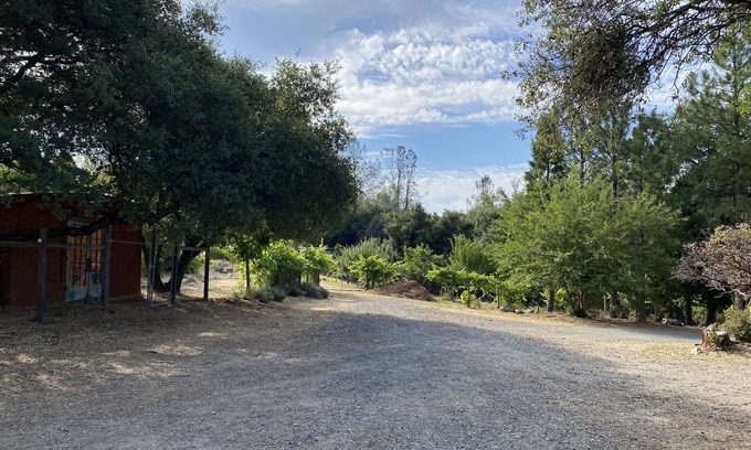 Grass Valley Casa | Close to town and river country setting home