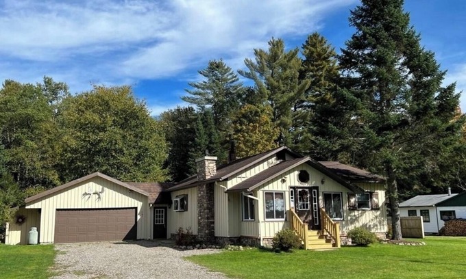 Thendara Casa | Close to Town, Hot Tub, 2 Kings, 4 Full Beds