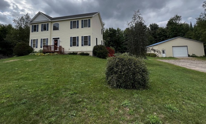 Petoskey Casa | Close to water activities, golfing, snowmobiling, skiing or outdoor fun