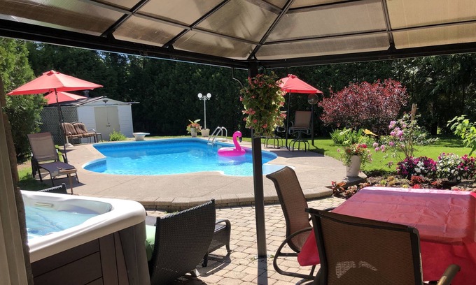 Burlington Casa | CLOSED. NOT AVAILABLE 2023-24. 300 steps to Paletta Lakeside Mansion