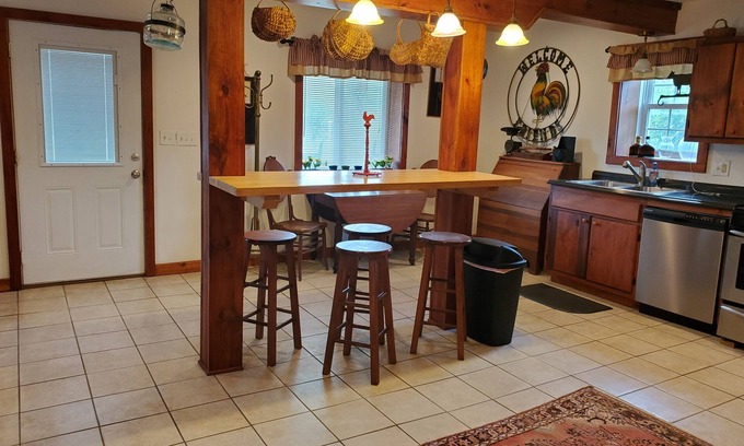 Glade Spring Apartamento | Closer to the Country