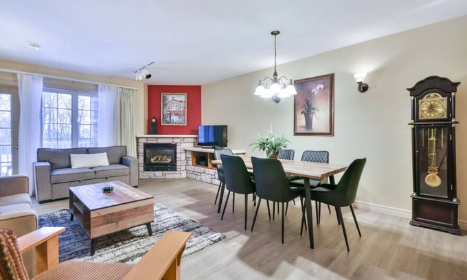 Oro-Medonte Condominio | Closest Building to the Ski Hill