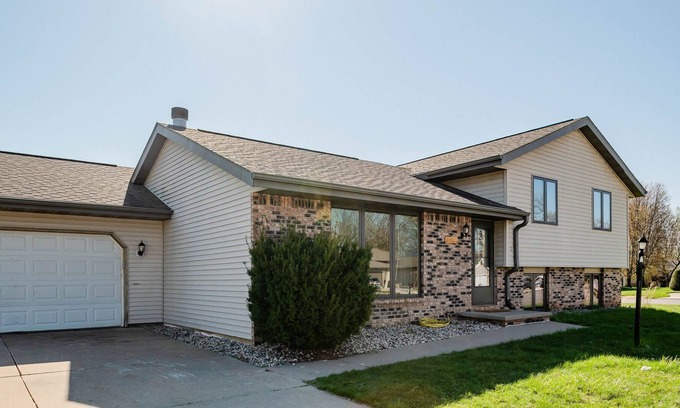 Appleton Casa | Cloud 9 Corporate Housing - 4 bed, 2 bath