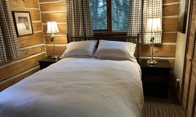 Mayne Island Cabina | Cloud 99! Escape to Mayne Island! Grand views, Hot Tub, Peaceful, Pets Welcome!