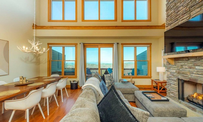 Wolf Laurel Casa | Cloud Dancer Spacious retreat with amazing views & hot tub