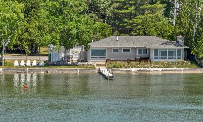 Lake Township Casa | Cloud Nine on Crystal Lake