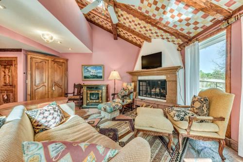 Cloudcroft Apartamento | Cloudcroft Home with Fireplace Near Downtown!