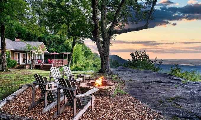 Menlo Casa | Cloudland Retreat w/ Mountain & Valley Views!