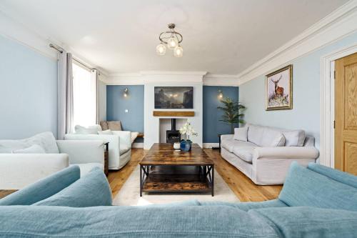 Berwick-upon-Tweed Casa | Clovelly House Beautiful 5 bedroom, 5 bathroom home