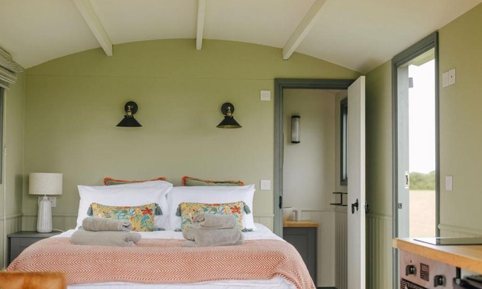 Snettisham Otro | Clover Hut - Snettisham Meadows
