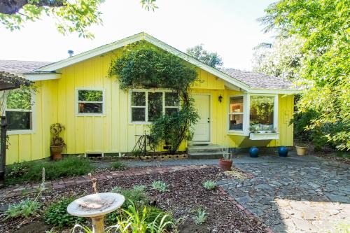 Cloverdale Casa | Cloverdale Creekside Retreat