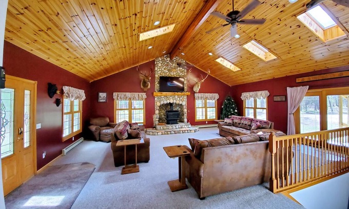 Luther Casa | Club 39 Rental In The Heart of The Manistee National Forest