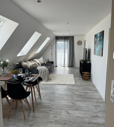 Leinefelde-Worbis Apartamento | CLUBHAUS 6 - Dachwohnung mit 2 Schlafzimmern, Balkon & Netflix
