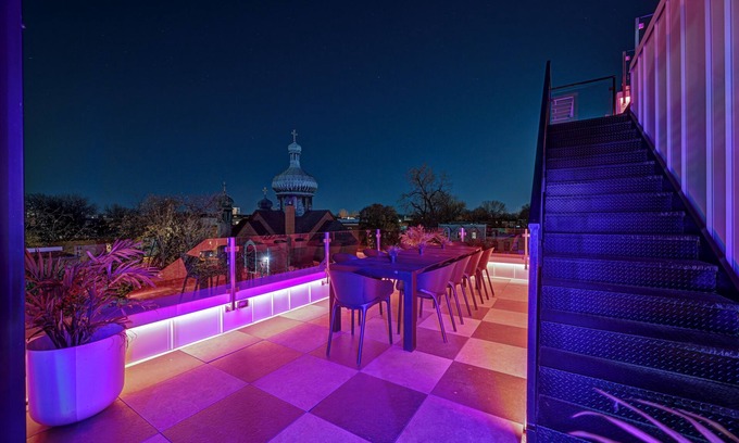 Pointe-Saint-Charles Hotel | CLUBHAUS Hotel