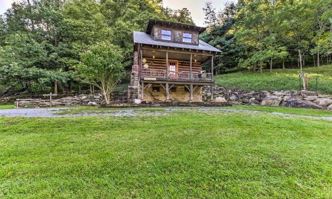 Clyde Apartamento | Clyde Papa Bear Cabin, Near Smoky Mountains!