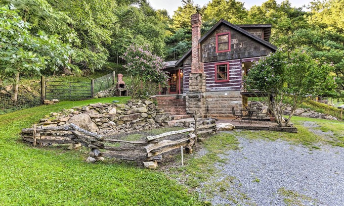 Clyde Apartamento | Clyde ‘Papa Bear’ Cabin, Near Smoky Mountains!