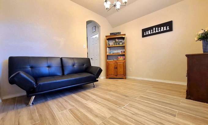 San Antonio Alquiler De Eote | Clyde's Comfy Spot, Far West Home for 6